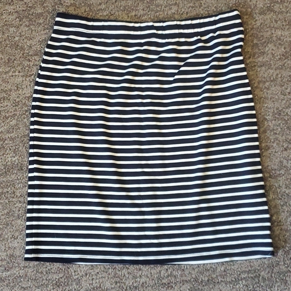 Ladies skirt $5 if buying 2 or more items